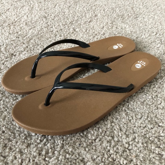 third oak flip flops